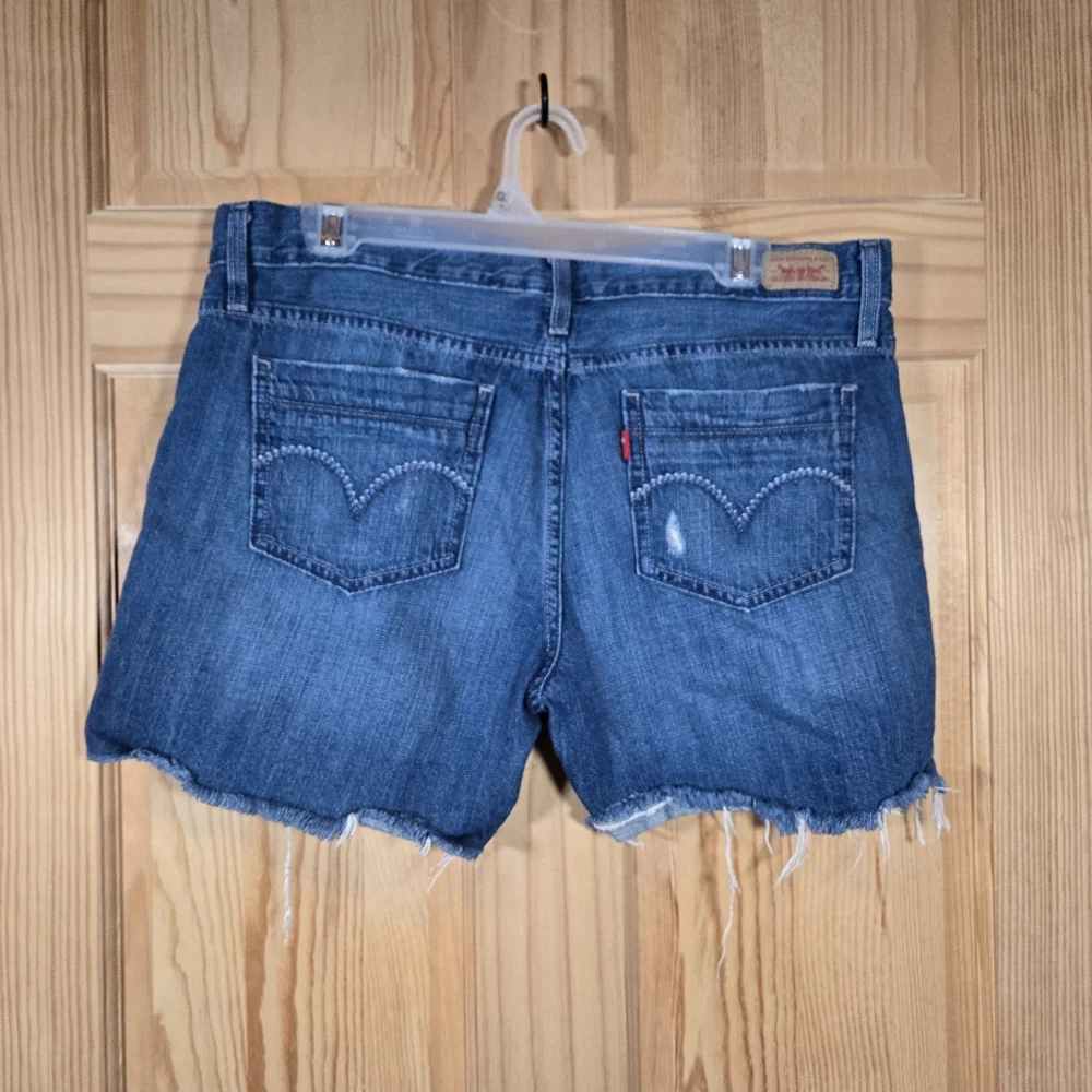 Levis Genuinely Crafted Womens Sz 11 Mid Rise Jean Shorts Raw Hem Denim Summer - Picture 2 of 11